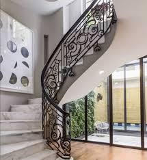 درابزين حديد مشغول